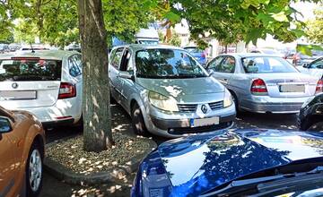 Trnavčan si všimol nehodu, z ktorej odišiel vinník. Poškodenému šoférovi chcel pomôcť, nechal mu tam jeho ŠPZ