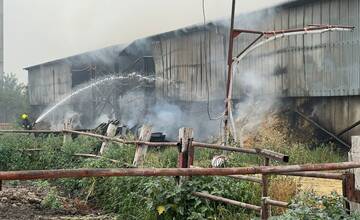 FOTO: V Majcichove došlo k rozsiahlemu požiaru senníka. Materiálna škoda je vyčíslená na 80-tisíc