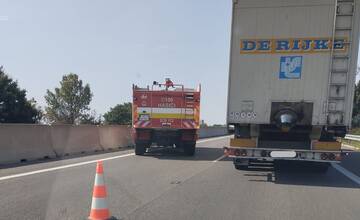 Na D1 za Hlohovcom smerom na Trnavu došlo k dopravnej nehode. Úseku sa radšej vyhnite