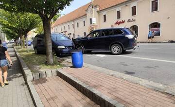 V Holíči došlo k čelnej zrážke dvoch áut. Na úseku prejdete striedavo