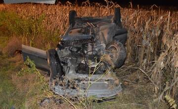 FOTO: Po zrážke s diviakom pri Veľkej Mači skončilo auto na streche. Mladá vodička skončila v nemocnici
