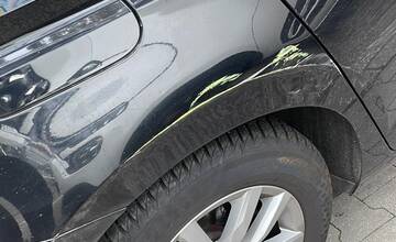 Trnavčanke poškodili auto. Máte smolu, môžete čakať pozdrav, odkázala vinníkovi