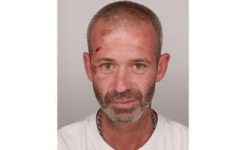 Rodina pátra po Martinovi, ktorý odišiel z trnavskej nemocnice. Má výrazne potetovanú ľavú ruku