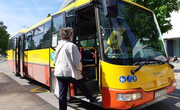 Piešťanci diskutovali o zmenách v mestskej autobusovej doprave, veľa ich neprišlo. Čo im prekáža?