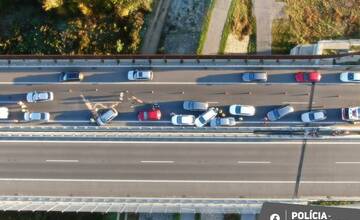 FOTO: Na ceste medzi Šamorínom a Bratislavou sa zrazilo 7 áut, v kolóne sa čakalo vyše hodiny