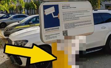 FOTO: Toto sa často nevidí. Kto v Trnave na ulici vyvesil túto vec?
