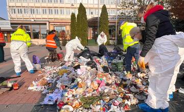FOTO: V Galante sa uskutočnila verejná analýza. Čo všetko končí v komunálnom odpade?