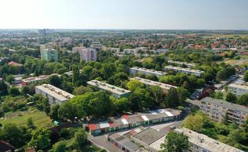 Deti v Dunajskej Strede objavili telo muža v unimobunke. Jeho nebohé telo obhrýzali potkany