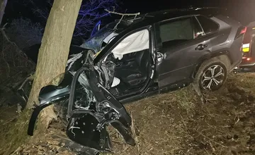 Tragická nehoda v okrese Senica si vyžiadala jednu obeť. Neprežil vodič, ktorý mal zakázané šoférovať