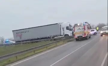 Na zjazde z R1 do Trnavy - Modranky smerom z Nitry došlo k nehode. Premávku na úseku riadi polícia
