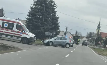 Na vjazde do Borského Mikuláša sa zrazili dve autá. Blokovaný je jeden jazdný pruh