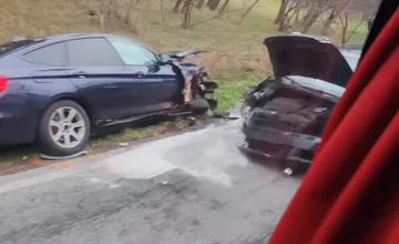 Nehoda medzi Lakšárskou Novou Vsou a Studienkou komplikuje dopravu. Úsek je ťažko prejazdný