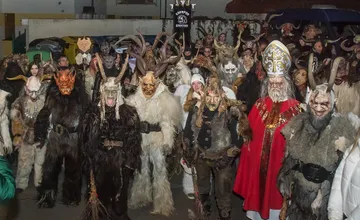 FOTO + VIDEO: V Skalici sa premávalo 130 čertov. Ľudia sa kvôli podujatiu pohádali