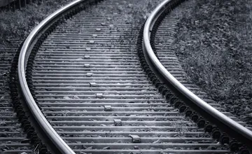 MIMORIADNA tragédia pri Galante. Vlak zrazil osobu na koľajisku