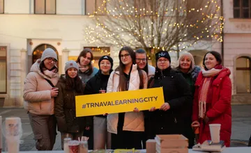 Trnavskú radnicu v piatok vysvietia namodro. Bude pri nej informačný stánok, čo sa v ňom dozviete?