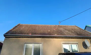 Mladá mamička z Trnavy prosí o bezpečný domov pre seba a chorú dcérku. Zostala bez práce a s dlhmi, potrebuje pomoc