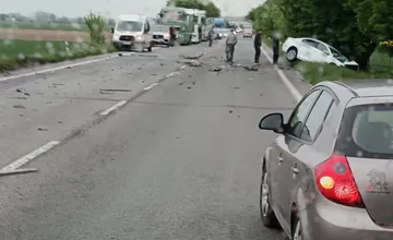 Vodiči, dávajte si pozor, stala sa nehoda za Kráľovou nad Váhom smerom do Galanty, úsek je neprejazdný v oboch smeroch