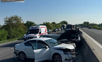 Ranná nehoda na D1 od Trnavy na Bratislavu mohla skončiť tragicky. Zrážka 6 vozidiel ochromila dopravu