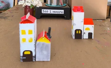 Premeňte odpad na umenie, v Trnave sa dnes bude konať workshop upcyklácie. Odniesť si z neho aj dekoratívne domčeky