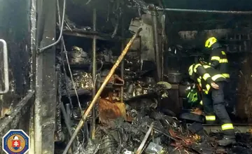 V Kútoch vypukol požiar dielne, hasiči zachraňovali aj susedný dom. Škody boli vo výške 100-tisíc eur