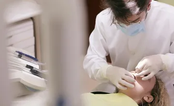 Tragická smrť u susedov po bežnom zákroku zubára. Chlapec (†5) v Brne zomrel na otravu krvi, rodičia dostanú odškodné