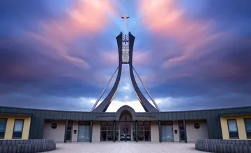 V Trnave vysvätili trinásty kostol. Obyvateľ skritizoval ich množstvo na počet obyvateľov, narazil však na nesúhlas