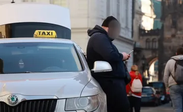 VIDEO: Centrum Prahy sa stalo lákadlom pre podvodníkov na turistoch, pozor na taxikárov a balenie vody stojí aj 37 eur
