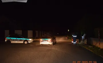 Polícia hľadá svedkov nehody v Hlohovci. Neznámy šofér pri nej narazil do rozvodnej skrine a z miesta nehody ušiel
