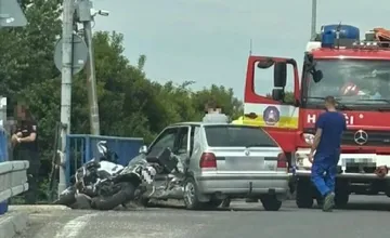 Na ceste z Gabčíkova došlo k nehode auta s motorkou. Na úseku prejdete striedavo, počítajte so zdržaním