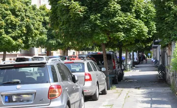Piešťanec si zaplatil parkovaciu kartu, no pred domom parkovať nemôže. Mesto vysvetľuje prečo