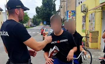 Trnavské policajné razie proti letnému popíjaniu mládeže pokračujú. Chlapec zo Serede nafúkal viac ako 2 promile