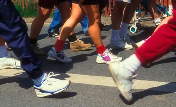 Vedeli ste, že po chodníku už nebudete môcť kráčať rýchlo?  Od januára dostanete za prekročenie limitu pokutu