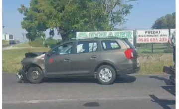 Pred Trnavou pribudla ďalšia nehoda, jedno z áut skončilo prevrátené na streche. Pozor si dajte aj pri Dunajskej Strede