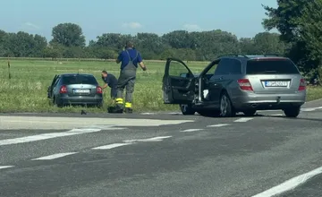 Vodiči pozor, na obchvate Dunajskej Stredy sa zrazili dve autá, jedno skončilo mimo cesty