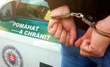 Počas jarmoku v Trnave vystrašil občanov rozrušený muž so sekerou, zasahovať musela aj polícia