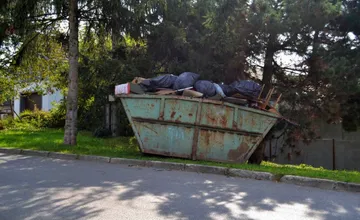 Tretí októbrový víkend bude patriť vypratávačkám na troch sídliskách. Kde nájdete veľkokapacitné kontajnery?