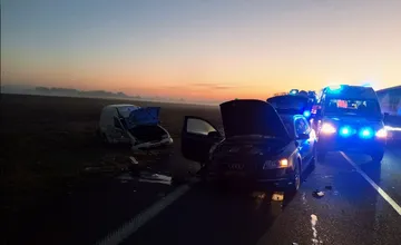 Vodiči, pozor na nehody pred Hlohovcom aj medzi Dunajskou Stredou a Holicami, v oboch prípadoch sa zdržíte