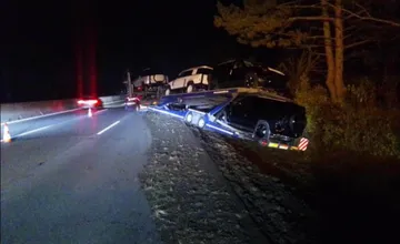 Večerná nehoda na D1 pri Voderach vzbudila diskusiu. Vodiči volajú po chýbajúcom odstavnom pruhu a zvodidlách