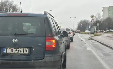 FOTO: Vodiči, pozor na dopravný chaos v Trnave, v týchto úsekoch stratíte v kolóne desiatky minút
