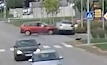 VIDEO: Nepozornosť vodiča v Seredi spôsobila vážnu nehodu. Dôvodom bola banalita, polícia na ňu stále upozorňuje