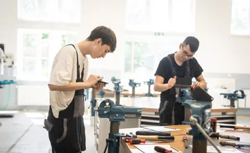 Trnavská župa podporuje študentov duálneho vzdelávania, ponúkne im štipendium či autobusy a ubytovanie zadarmo