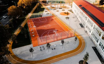 FOTO: Na Kornela Mahra sa otvoril nový športový areál, ponúka šport, hry aj oddych pre deti i verejnosť