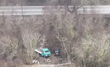 VIDEO: Kritický úsek pri Hlohovci desí vodičov, podľa hasičov stačí aj ranná rosa a auto letí z cesty