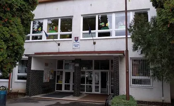 Na základnej škole v Trnave došlo k vážnemu incidentu. Deviatak sa hral s ohňom, jeho spolužiačke zhoreli vlasy
