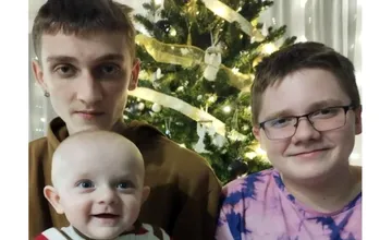 Obec pri Hlohovci prosí verejnosť o pomoc pre rodinu po náhlej smrti otca. Manželka Silvia zostala na troch synov sama