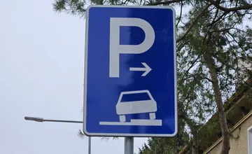 Galanta reaguje na problémy s parkovaním, obyvateľom sprístupnila ďalšie parkovisko. Kedy tam možno parkovať?