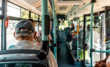 Cestujúci trnavskej MHD si musia dať pozor, na pár dní sa mení premávka. Autobus nebude zastavovať na tejto zastávke
