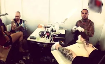 FOTO: Tatérska komunita smúti. Zomrel dlhoročný tatér Peter Dojčák, stál za vznikom štúdia Mefisto v Bielom kostole