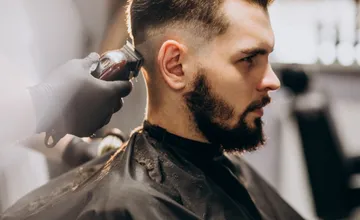 V Trnave sa spustila veľká novinka, v meste začal fungovať mobilný barber, príde až k vám domov