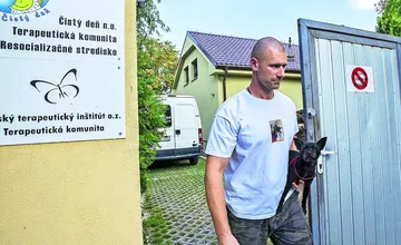 Organizácia Čistý deň získala budovu v Galante za 1 euro. Kraj ju chcel späť potom, čo po obvinení prišli o akreditáciu